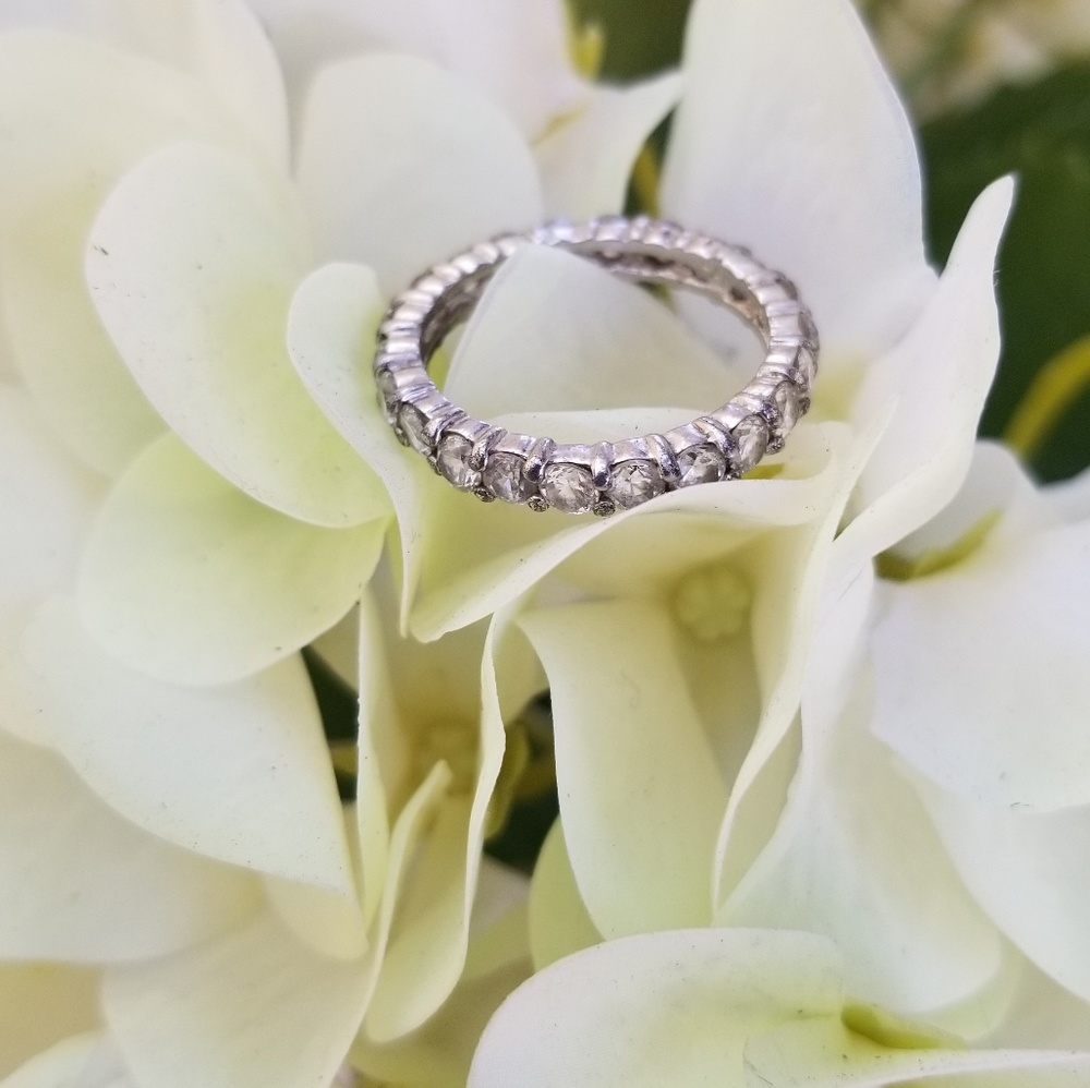 Silver rhinestones ring